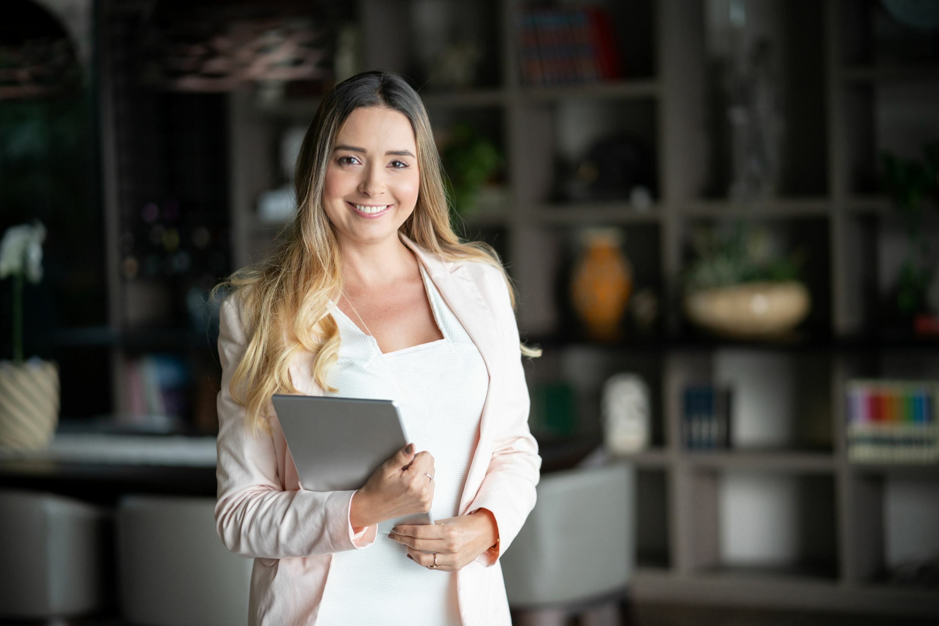 Confident real estate agent for complicated transactions