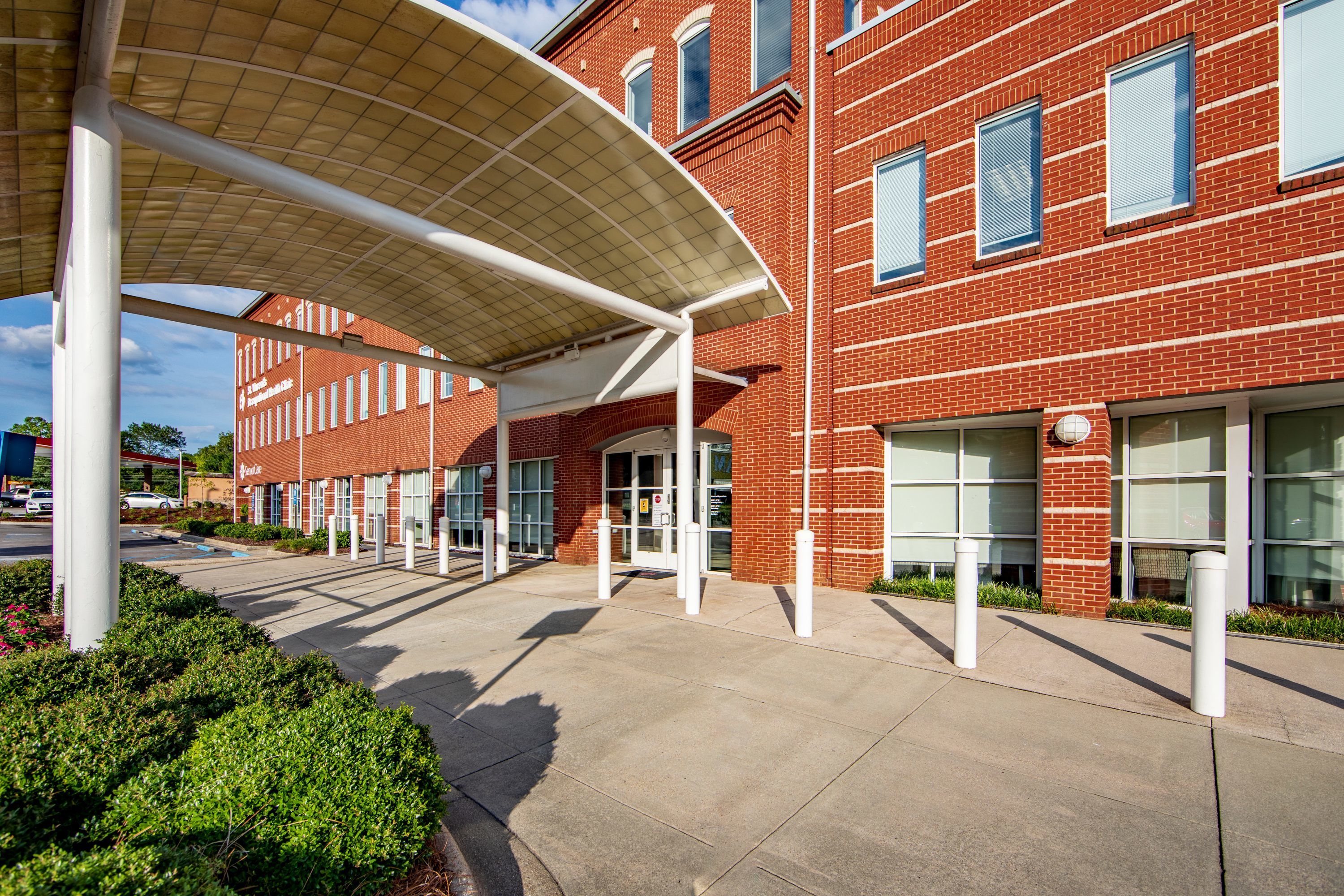 exterior drop off at medhelp urgent care clinic lakeshore homewood