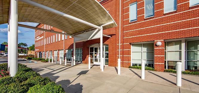 exterior drop off at medhelp urgent care clinic lakeshore homewood