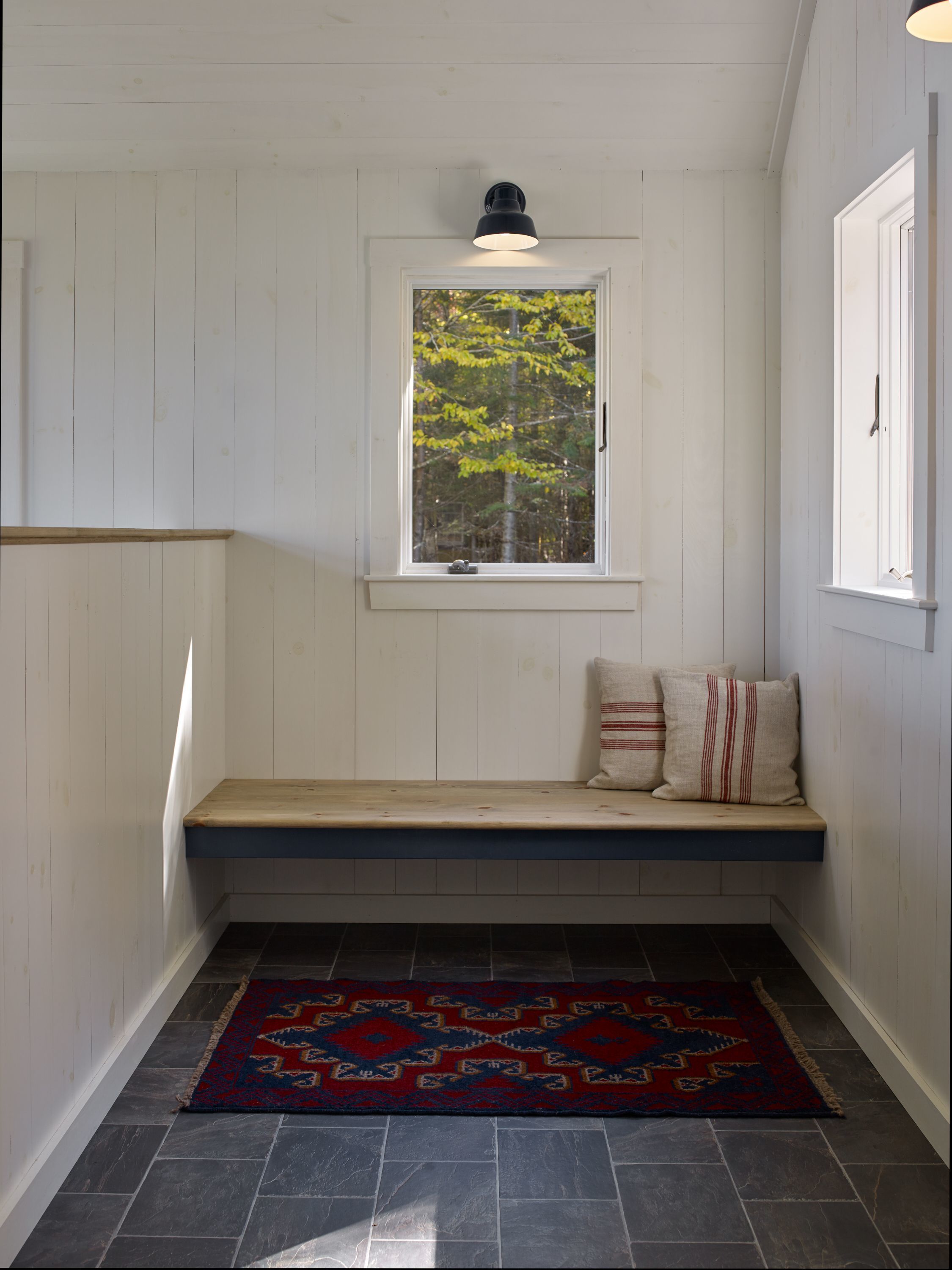 Floating entry bench