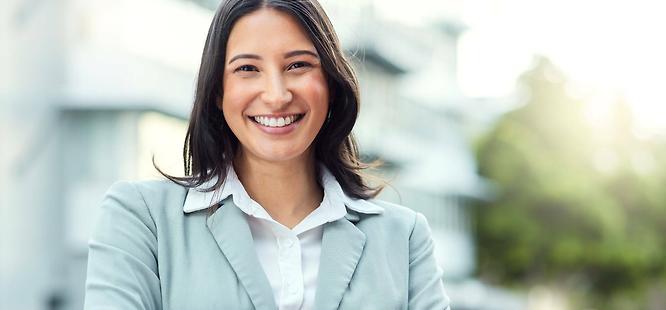 Smart real estate agent closing at south oak