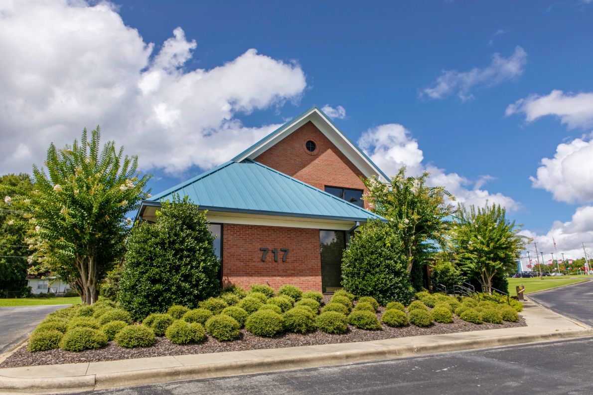 exterior of south oak title and closing in gardendale alabama